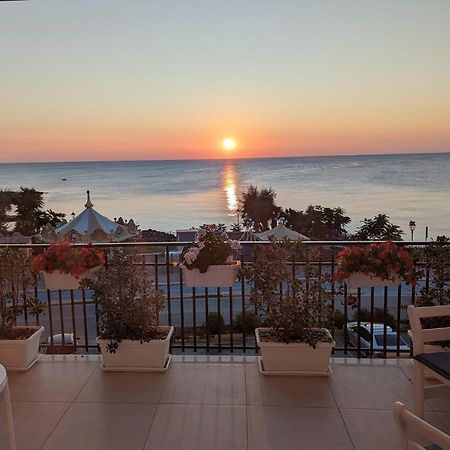 Hotel Dimora Alba Sul Mare Trani Exterior foto