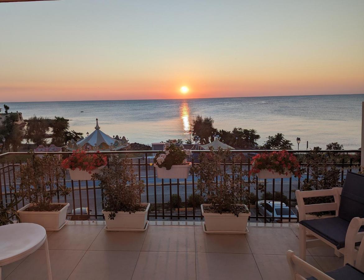 Hotel Dimora Alba Sul Mare Trani Exterior foto